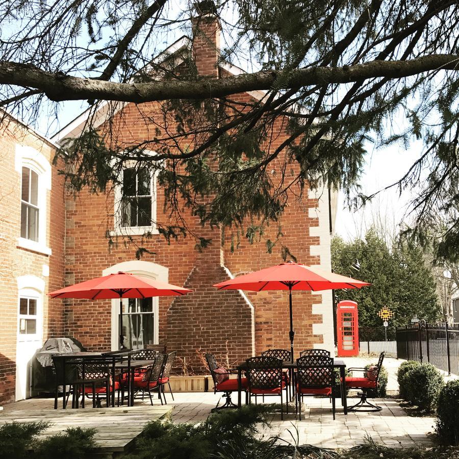 أورنجفيل Forks Of The Credit Inn المظهر الخارجي الصورة